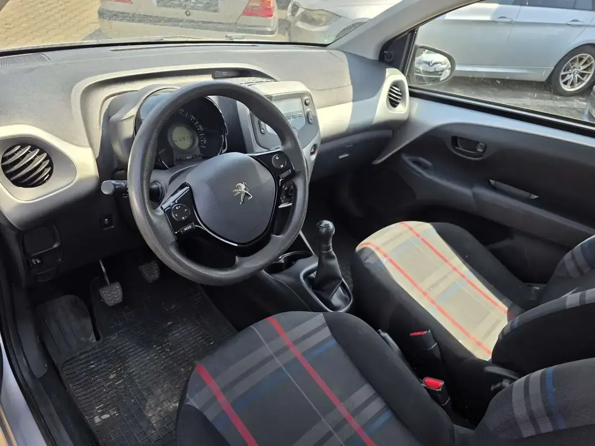 Gebraucht Peugeot 108 Active 82 PS (60 kW) 2014 Zu lackieren silver grey1e7/m Kleinwagen
