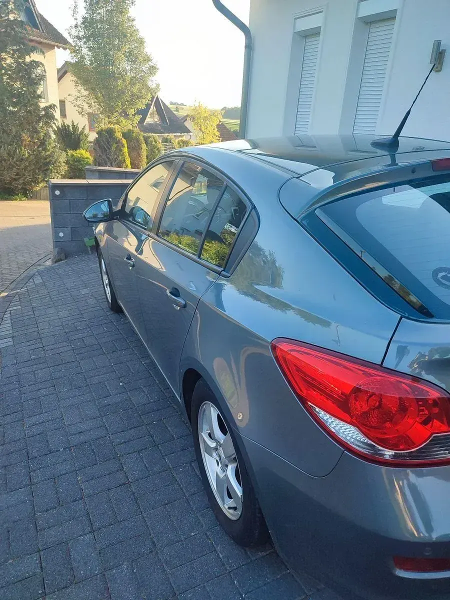 Gebraucht Chevrolet Cruze LS 124 PS (91 kW) 2013 Grau Kombi