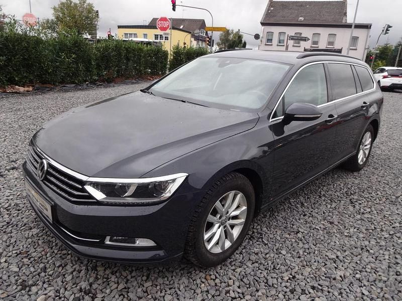 Grau Gebraucht 2019 VW Passat Comfortline Kombi | 13.590 € (Guter Preis) - Bild 1/4