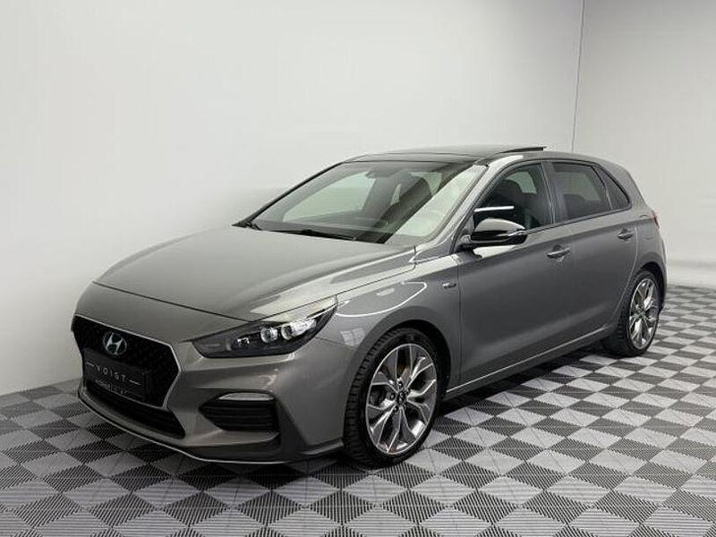 Gebraucht Hyundai i30 N Line 140 PS (102 kW) 2020 Olivine grey / met Limousine