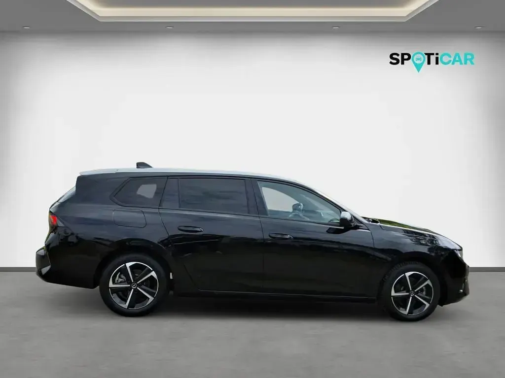 Gebraucht Opel Astra 131 PS (96 kW) 2024 Schwarz Kleinwagen