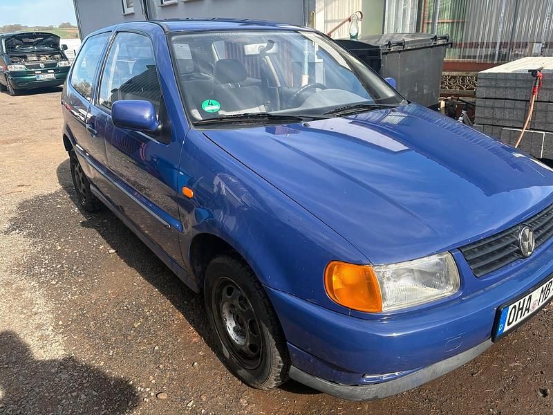 Gebraucht VW Polo 60 PS (44 kW) 1998 Blau Kleinwagen