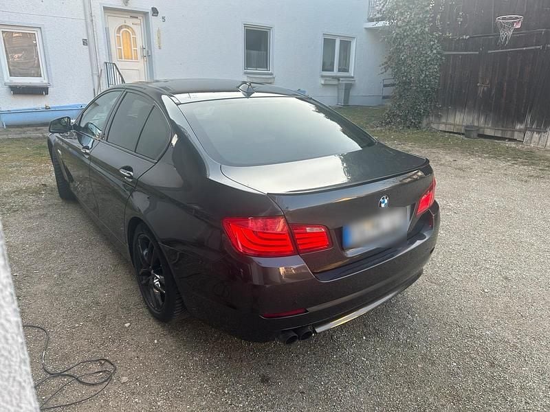 Gebraucht BMW 528 258 PS (189 kW) 2011 Grau Limousine