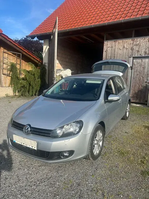 Gebraucht VW Golf VI Comfortline 105 PS (77 kW) 2010 Silber Kleinwagen