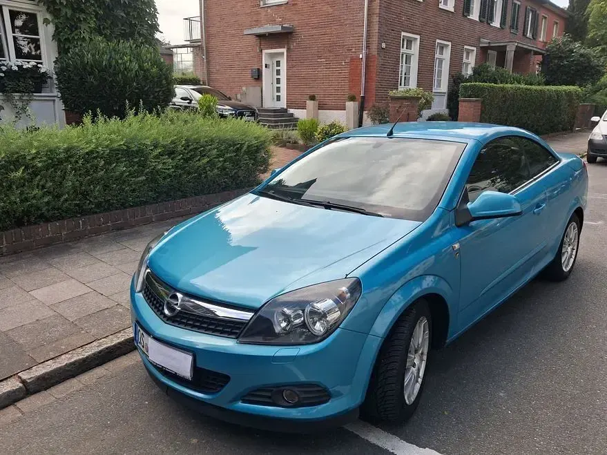 Gebraucht Opel Astra Edition 116 PS (85 kW) 2010 Blau Cabrio