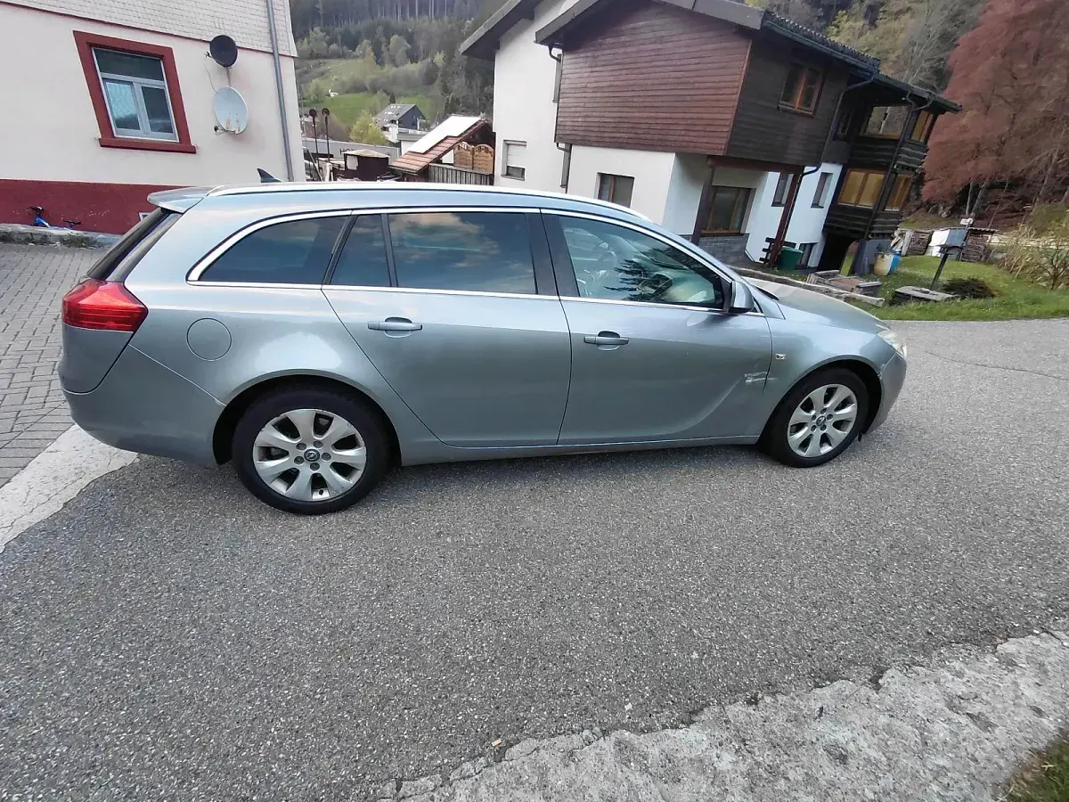 Gebraucht Opel Insignia 140 PS (102 kW) 2011 Kombi