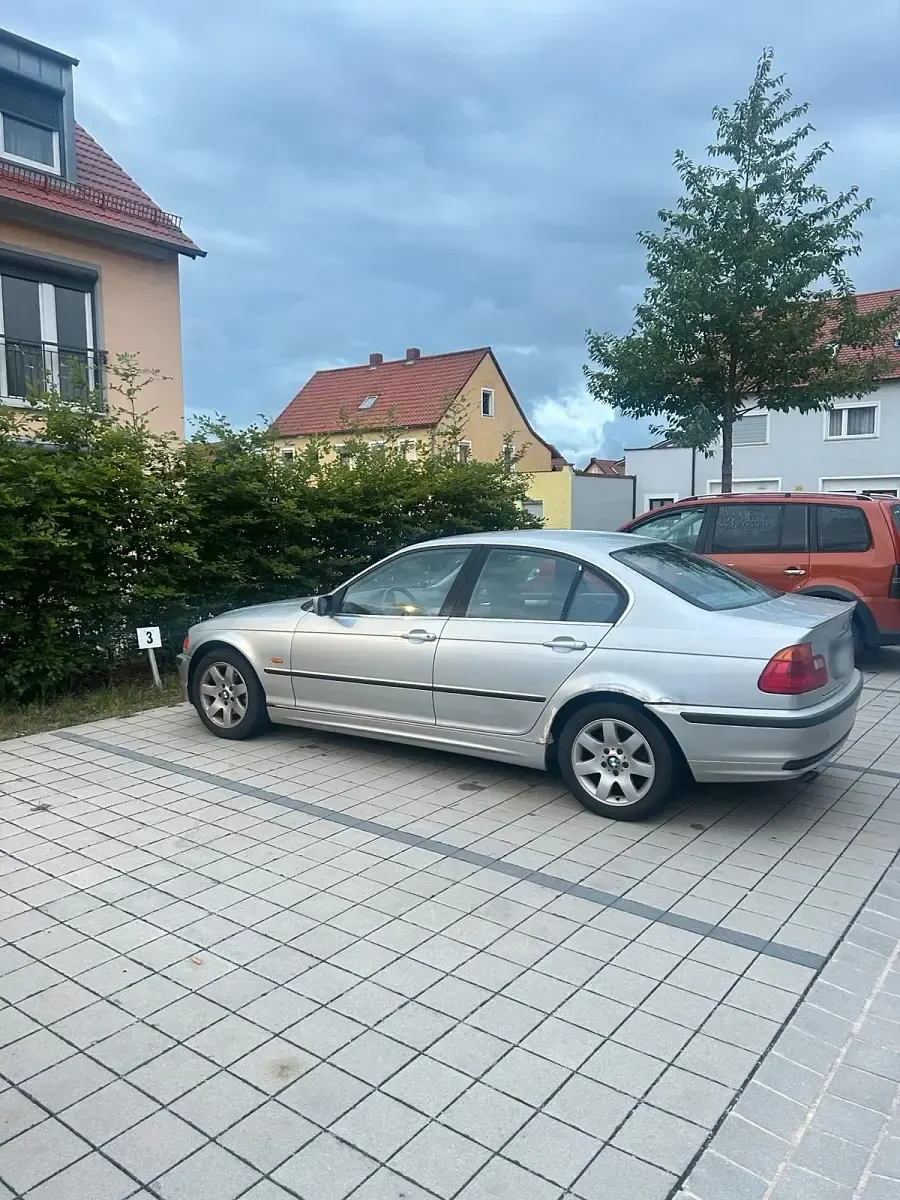 Gebraucht BMW 320 150 PS (110 kW) 1998 Silber Limousine