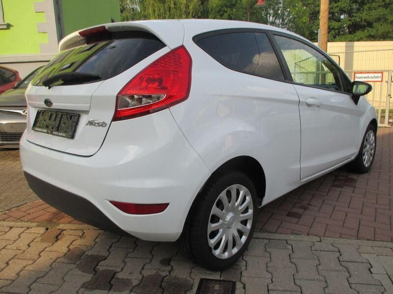 Gebraucht Ford Fiesta Trend 82 PS (60 kW) 2009 Weiß Kleinwagen