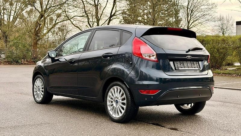 Gebraucht Ford Fiesta 80 PS (58 kW) 2017 Grau Kleinwagen
