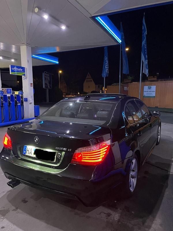 Gebraucht BMW 525 M Sport 197 PS (144 kW) 2009 Schwarz Limousine