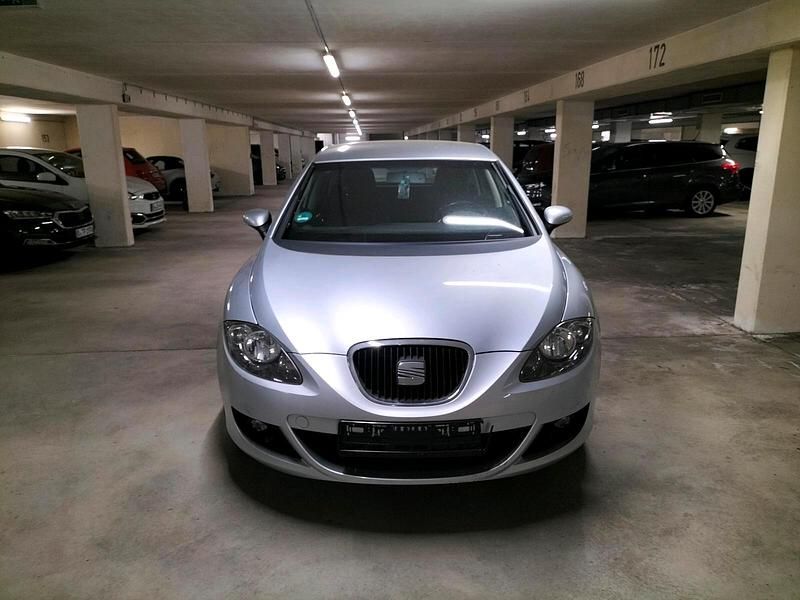 Grau Gebraucht 2006 Seat Leon Limousine | 2.700 € (Superpreis) - Bild 1/4