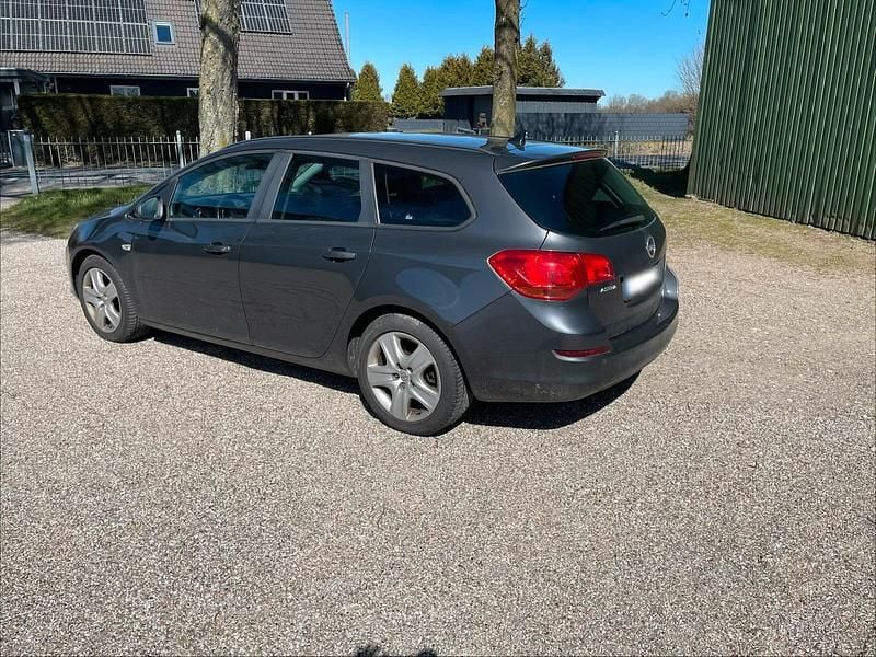Gebraucht Opel Astra 110 PS (80 kW) 2012 Grau Kombi