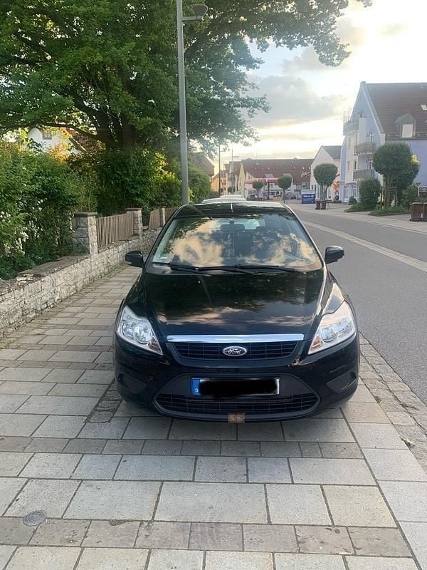 Schwarz Gebraucht 2010 Ford Focus Kombi | 2.400 € (Fairer Preis) - Bild 1/4