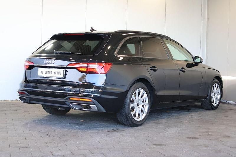 Second-hand Audi A4 150 CP (110 kW) 2022 Negru Break