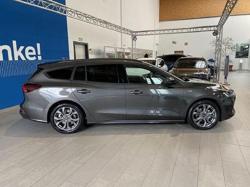 Neu Ford Focus ST-Line X 125 PS (91 kW) 2025 Grau Limousine