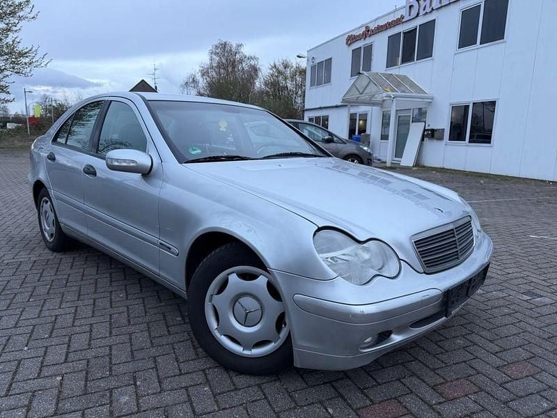 Gebraucht Mercedes C220 143 PS (105 kW) 2002 Silber Limousine