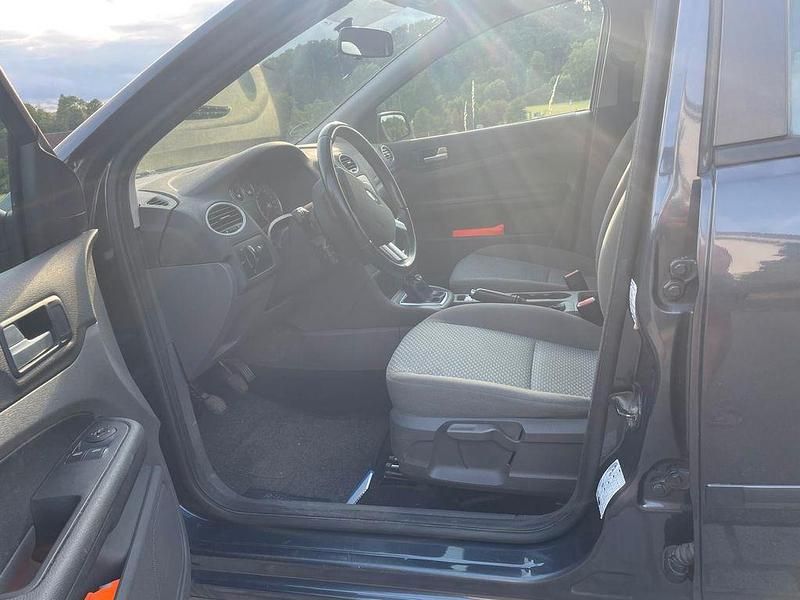 Gebraucht Ford Focus Ambiente 101 PS (74 kW) 2008 Grau Limousine