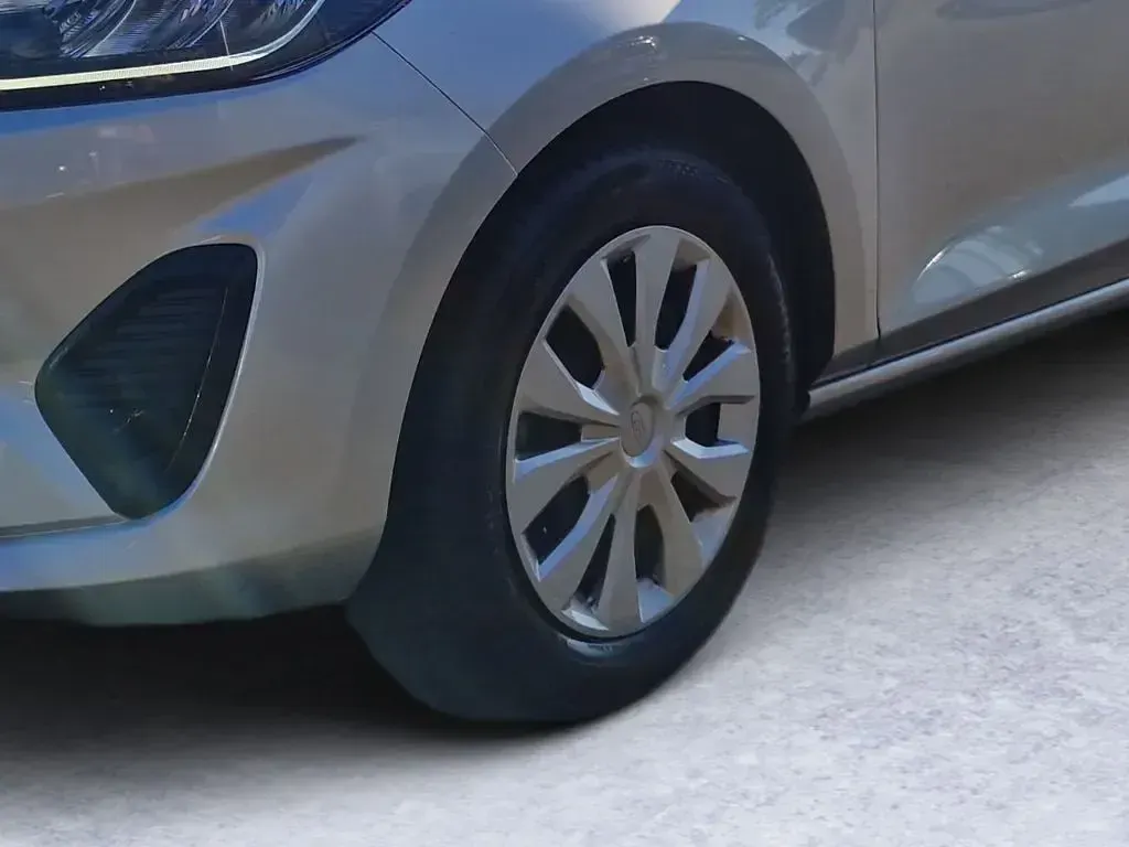 Gebraucht Ford Fiesta Cool & Connect 101 PS (74 kW) 2023 Moondust silver (metallic) Kleinwagen