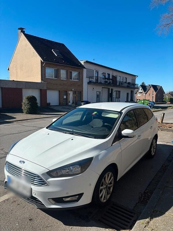 Gebraucht Ford Focus Titanium 125 PS (91 kW) 2016 Weiß Kombi