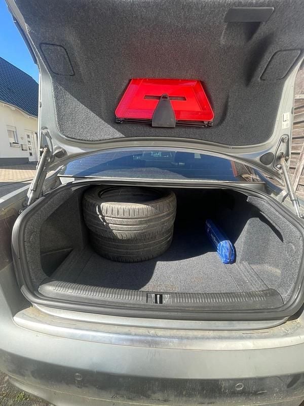 Second-hand Audi A4 140 CP (102 kW) 2006 Argintiu Berlinǎ