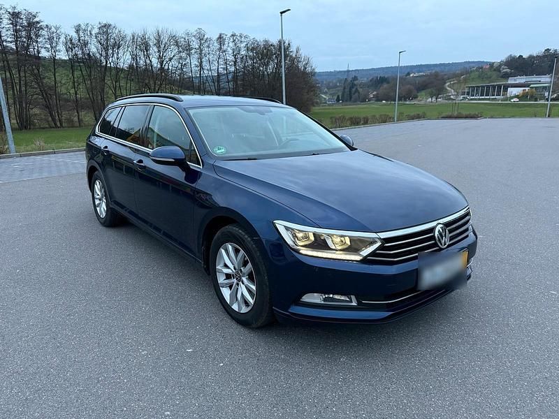 Gebraucht VW Passat 150 PS (110 kW) 2018 Blau Kombi
