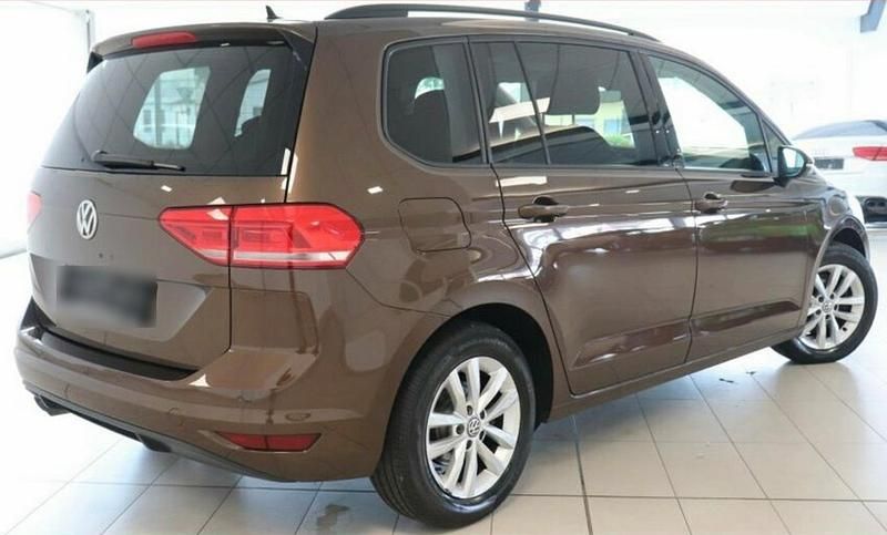 Gebraucht VW Touran 150 PS (110 kW) 2015 Braun Van / Kleinbus
