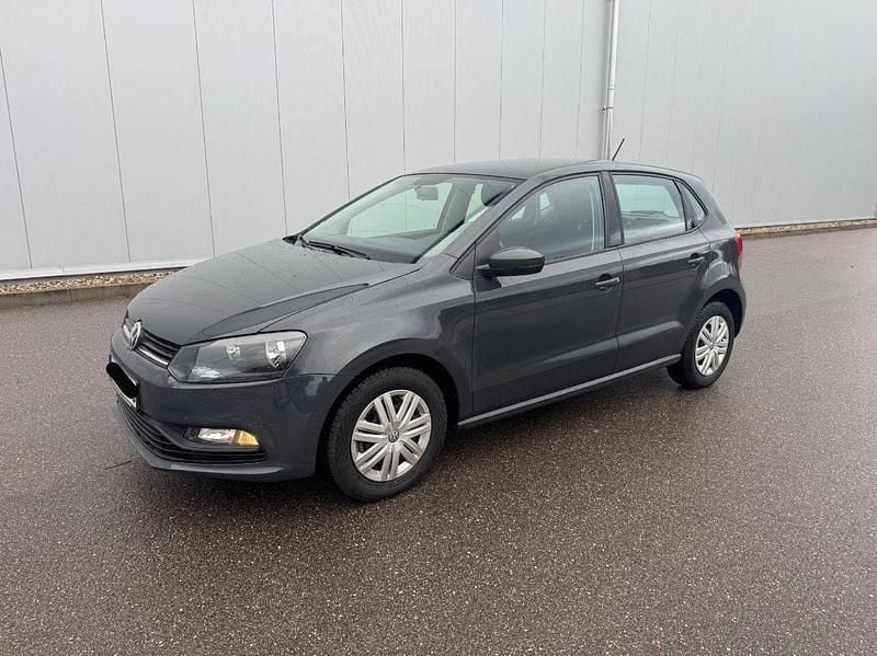 Grau Gebraucht 2016 VW Polo Trendline Kleinwagen | 6.800 € (Guter Preis) - Bild 1/4