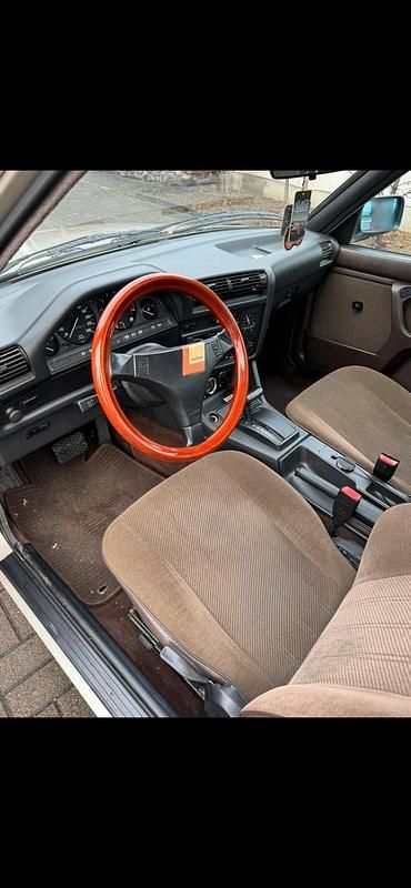 Gebraucht BMW 320 129 PS (94 kW) 1988 Coupé