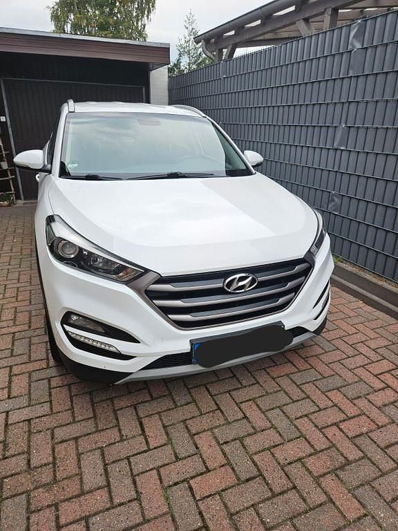 Weiß Gebraucht 2018 Hyundai Tucson Trend SUV | 16.900 € (Fairer Preis) - Bild 1/4