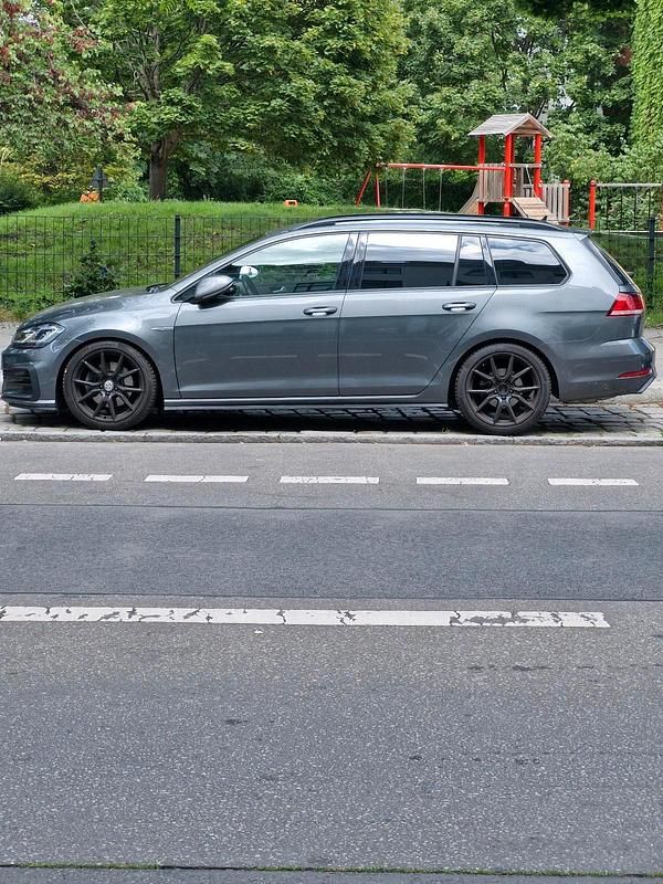 Grau Gebraucht 2018 VW Golf VII GTD Kombi | 21.500 € (Etwas zu teuer) - Bild 1/4