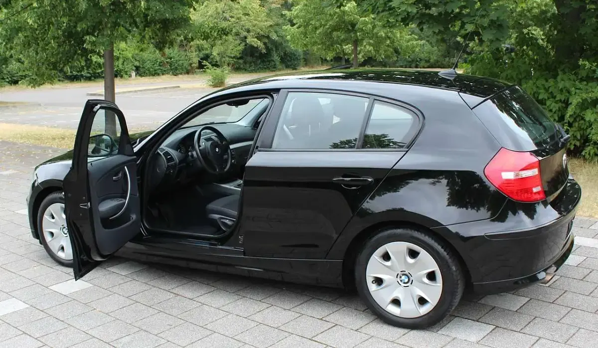 Gebraucht BMW 116 122 PS (89 kW) 2010 Schwarz ii Kleinwagen