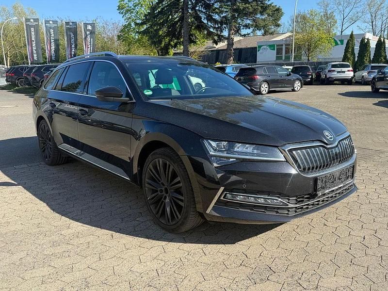 Gebraucht Skoda Superb LAURIN & KLEMENT 156 PS (114 kW) 2023 Schwarz Limousine