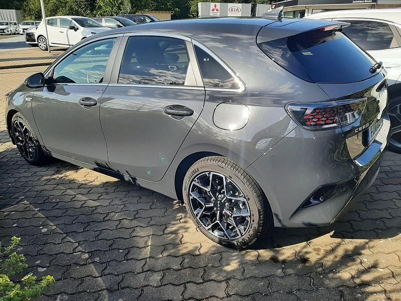 Gebraucht Kia Ceed 101 PS (74 kW) 2025 Grau Kleinwagen