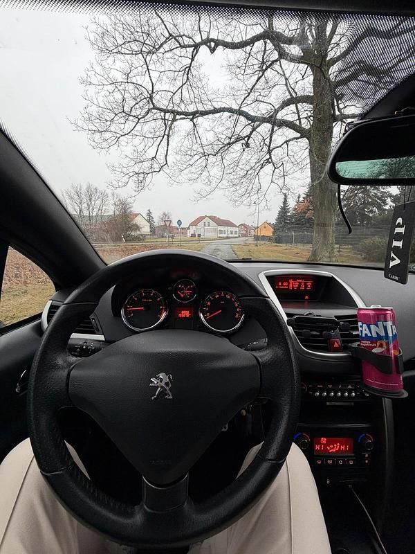 Gebraucht Peugeot 207 120 PS (88 kW) 2012 Schwarz Cabrio