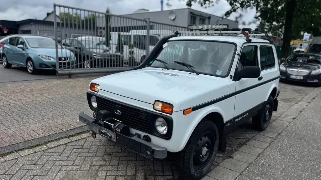 Gebraucht Lada Taiga 83 PS (61 kW) 2015 Weiß SUV