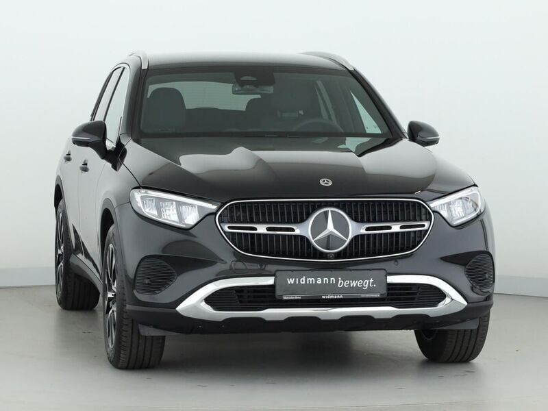 Gebraucht Mercedes GLC200 204 PS (150 kW) 2024 Metalliclack obsidianschwarz SUV