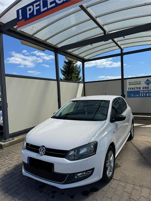 Weiß Gebraucht 2012 VW Polo Match Limousine | 5.500 € (Guter Preis) - Bild 1/4