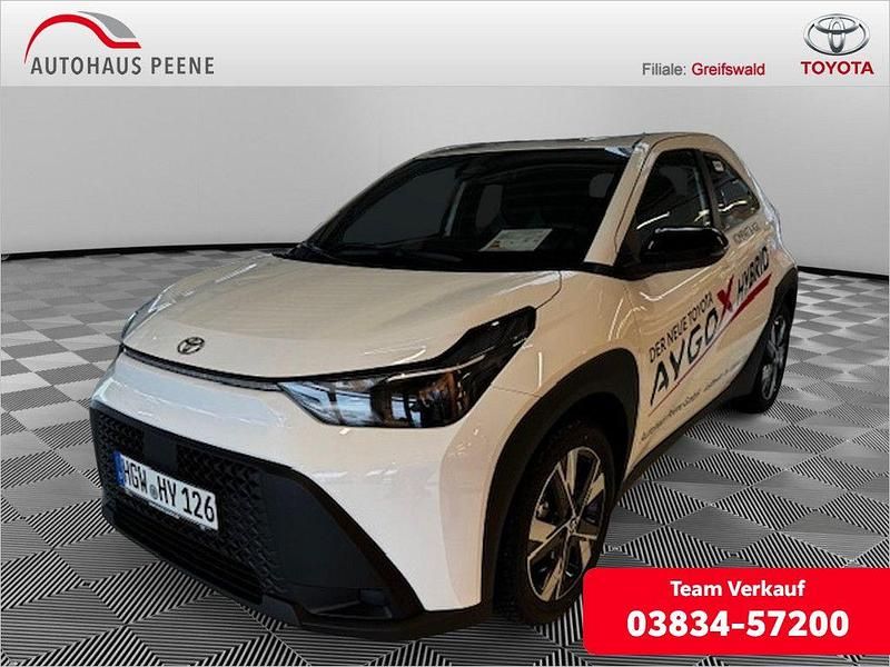 Weiß Gebraucht 2026 Toyota Aygo X PURE SUV | 20.890 € - Bild 1/4