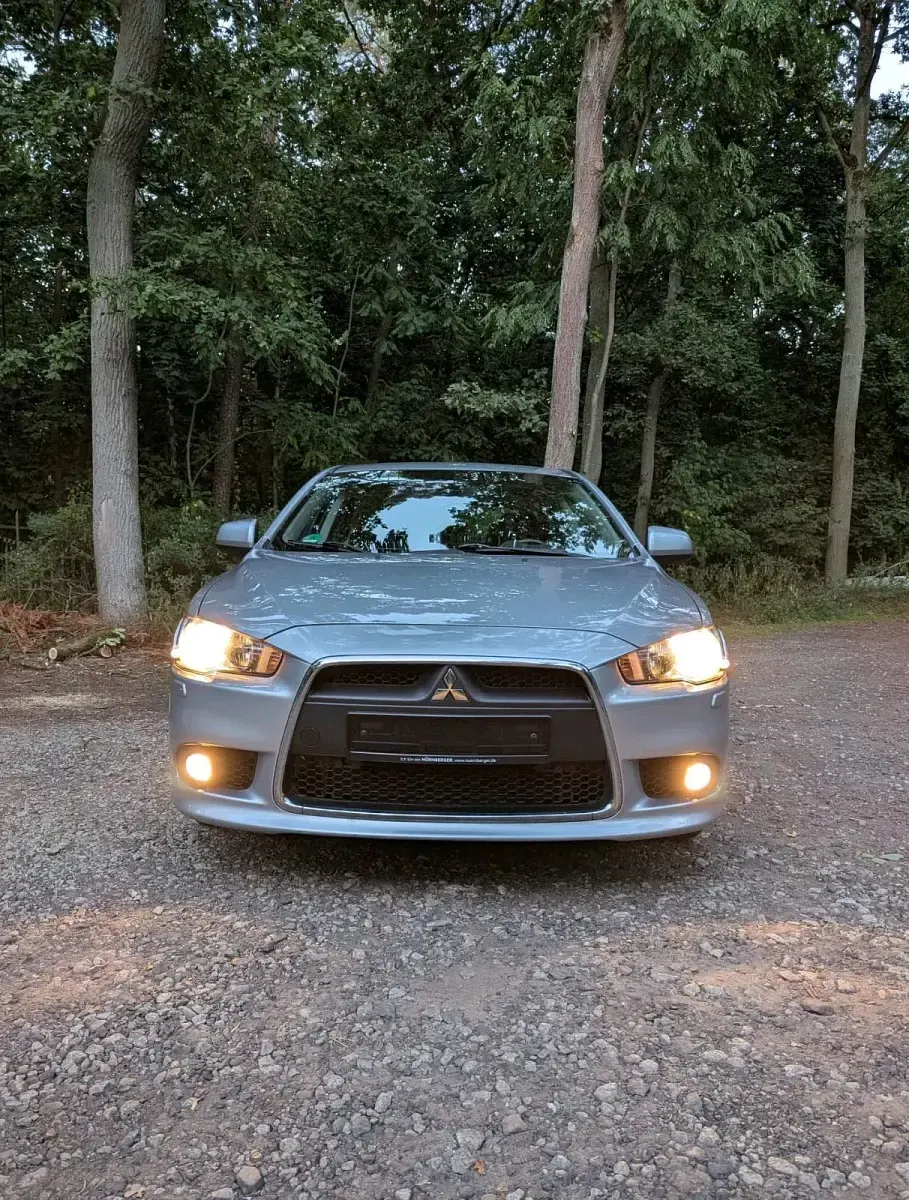 Gebraucht Mitsubishi Lancer 143 PS (105 kW) 2010 Silber Kombi