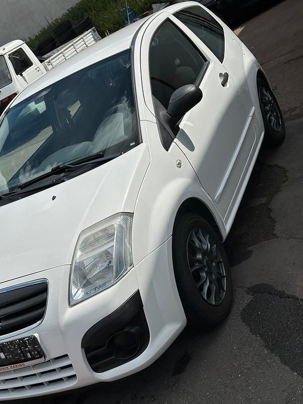 Weiß Gebraucht 2007 Citroën C2 Kleinwagen | 3.800 € (Teuer) - Bild 1/4