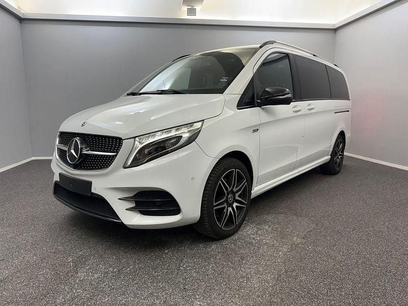 Weiß Gebraucht 2021 Mercedes V300 AMG line Van / Kleinbus | 56.999 € (Fairer Preis) - Bild 1/4