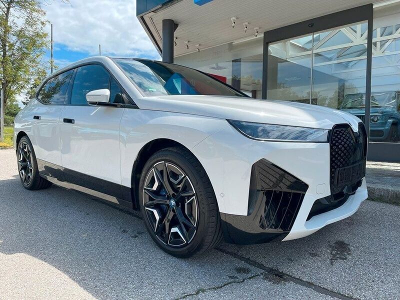 Weiß Gebraucht 2023 BMW iX SUV | 83.200 € - Bild 1/4