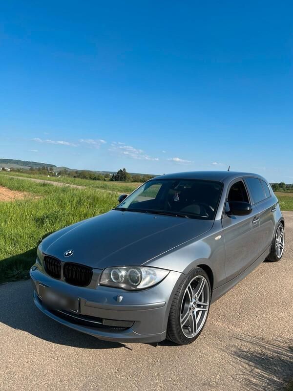 Grau Gebraucht 2011 BMW 118 Performance Kleinwagen | 6.200 € (Guter Preis) - Bild 1/4