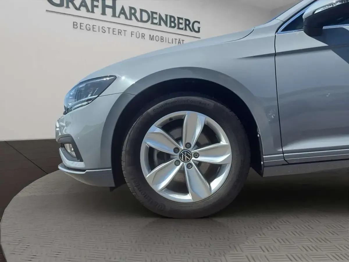 Gebraucht VW Passat Business 200 PS (147 kW) 2023 Grau Kombi