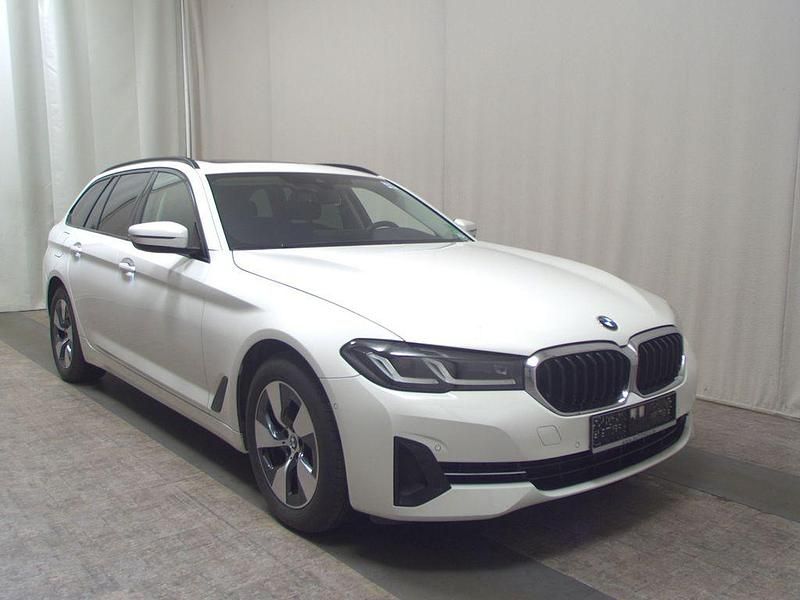 Gebraucht BMW 520 190 PS (139 kW) 2022 Alpinweiss iii Kombi