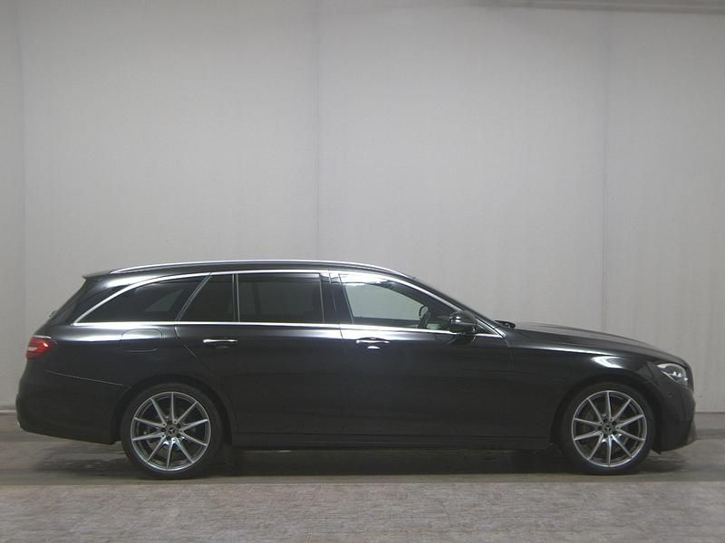 Gebraucht Mercedes E220 AMG line 220 PS (161 kW) 2022 Schwarz Kombi