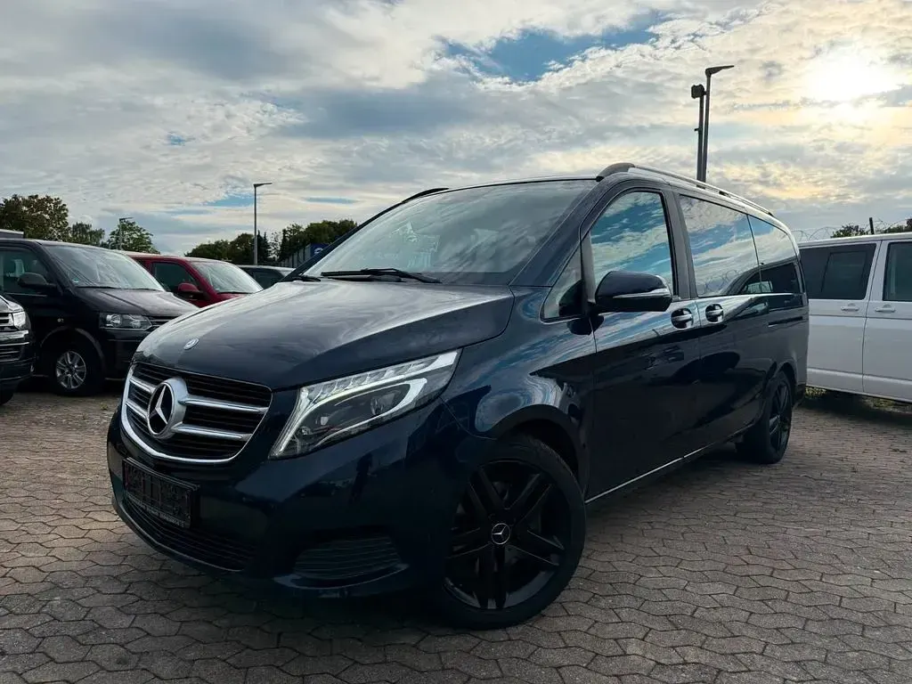 Gebraucht Mercedes V250 Edition 190 PS (139 kW) 2015 Blau Van / Kleinbus