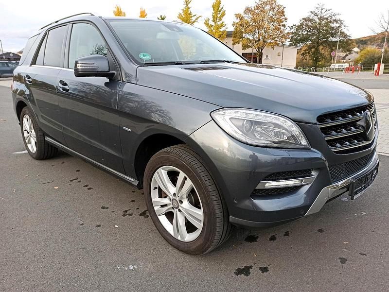 Gebraucht Mercedes ML350 258 PS (189 kW) 2012 Grau SUV