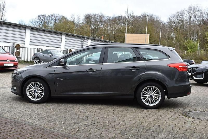 Gebraucht Ford Focus Cool & Connect 125 PS (91 kW) 2017 Grau Limousine