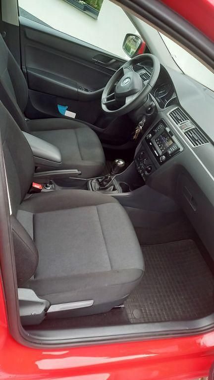 Gebraucht Skoda Rapid 90 PS (66 kW) 2016 Rot Kleinwagen